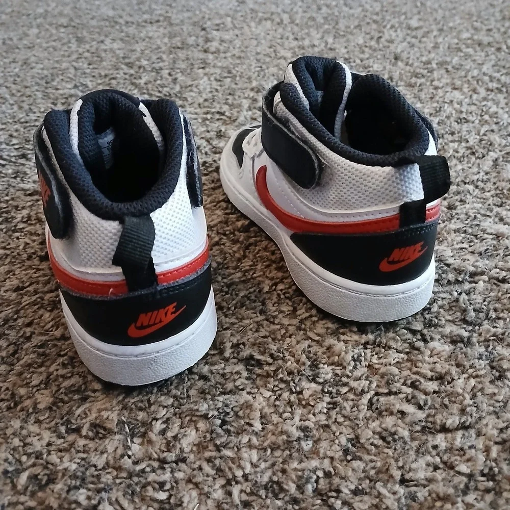 NIKE Court Borough Toddler Size 9 C Mid 2 Sneakers White Black Red
